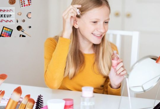 Makeup Gifts for a Teenage Girl: Guide to Shopping Smart